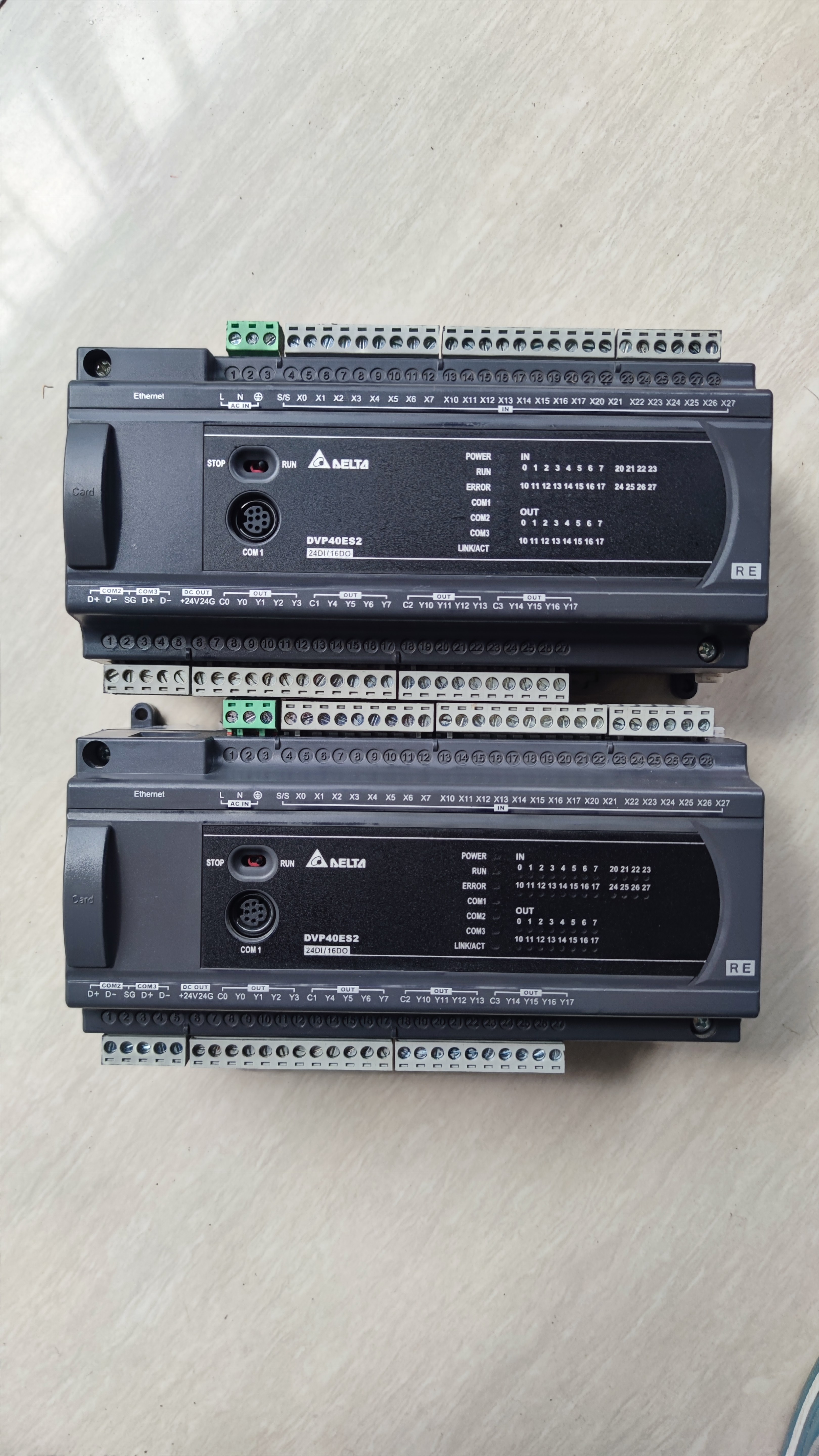 台达PLC DVP40ES200RE成色实物图，功能正常