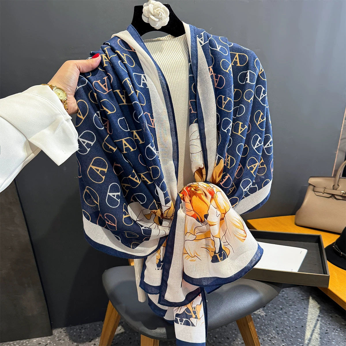 2026新款冬季防晒丝巾女棉麻围巾高级感百搭时尚薄款春季披肩两用
