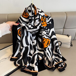 2025新款冬季仿真丝丝巾豹纹女百搭薄款缎面围巾春季披肩两用妈妈