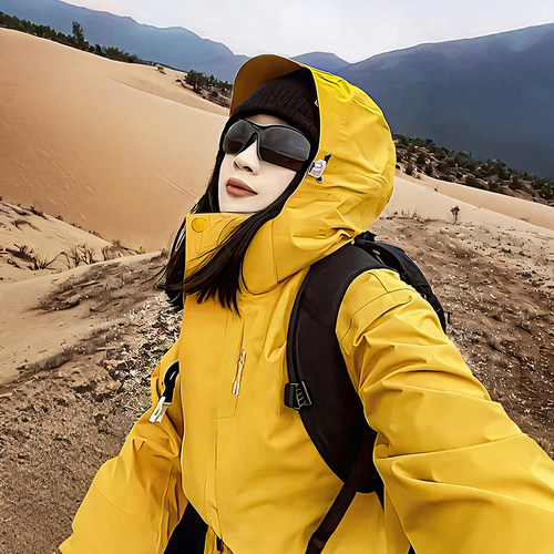 雪峰狼印暴雨级户外情侣冲锋衣