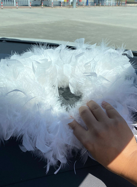 丰满汽车羽毛防滑垫卡通公仔车内时尚女神款网红款摆件车载放置垫