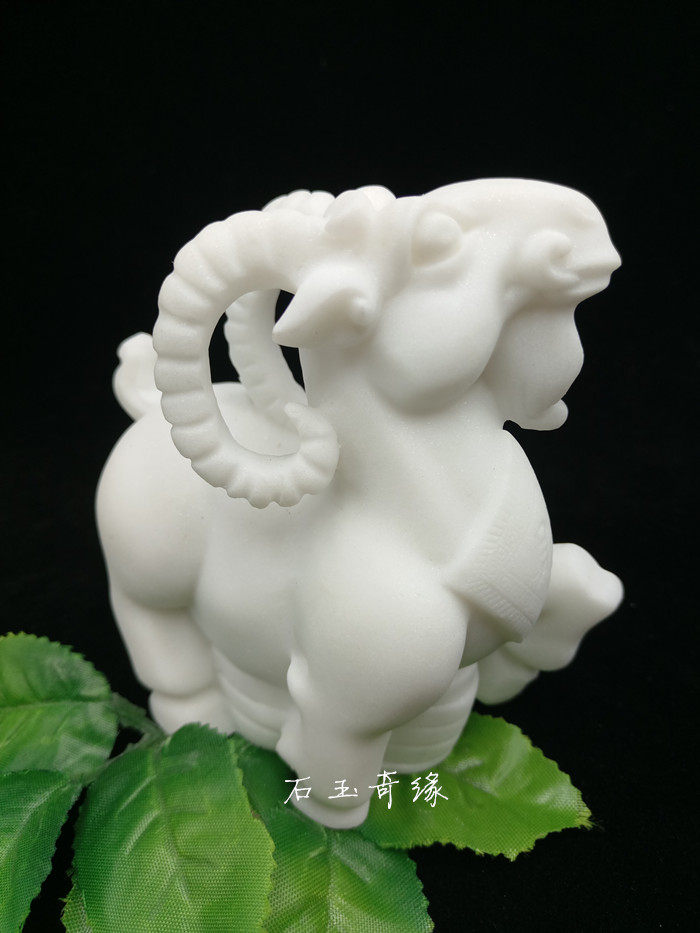 汉白玉石雕可爱家居书房生肖羊