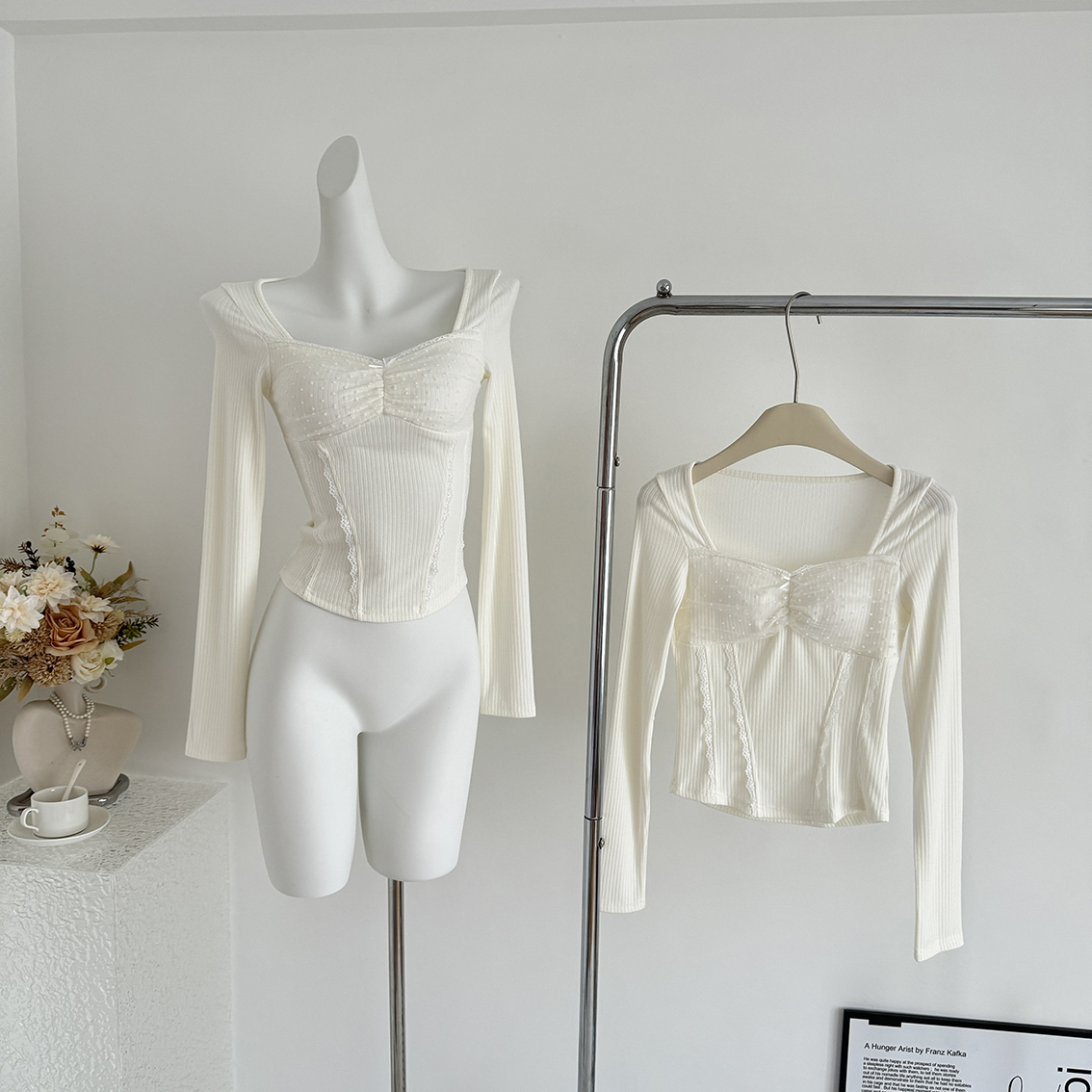 Lukira柔纱欲韵白色V领蕾丝长袖T恤女秋冬内搭打底修身上衣