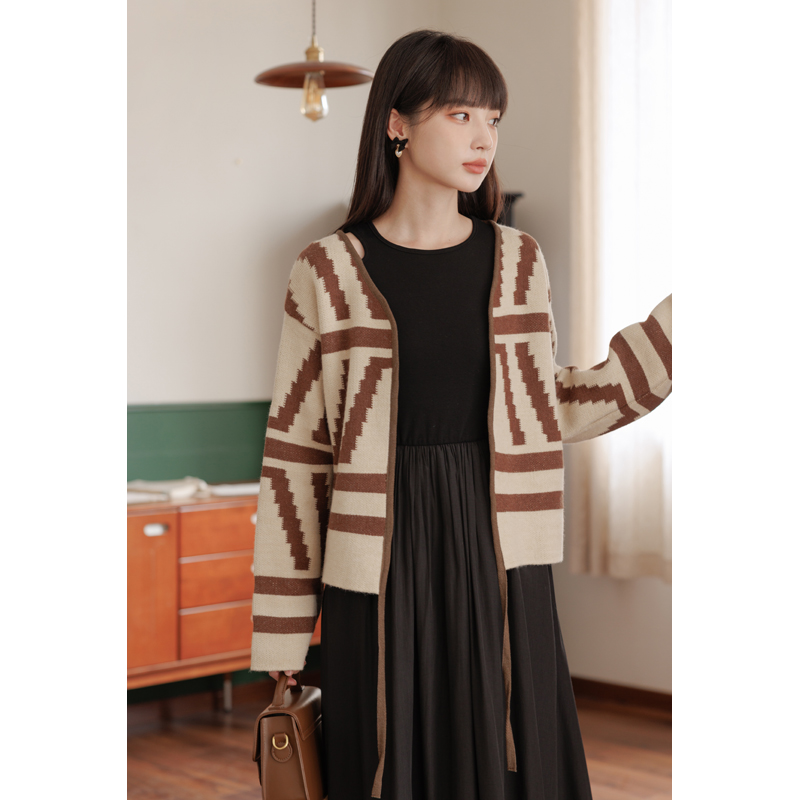 超好看撞色v领羊毛针织开衫女秋季宽松显瘦短款绑带毛衣外套上衣