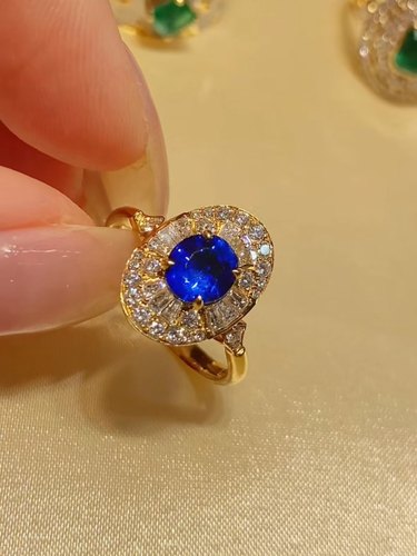 天然斯里兰卡皇家蓝 蓝宝石戒指1.28克拉 全净玻璃体满火彩 证书