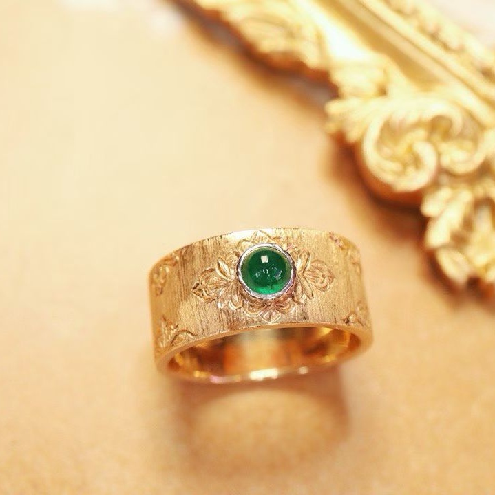 祖母绿戒指 贵气古法设计老钱风 主石0.42ct 金重3.23g