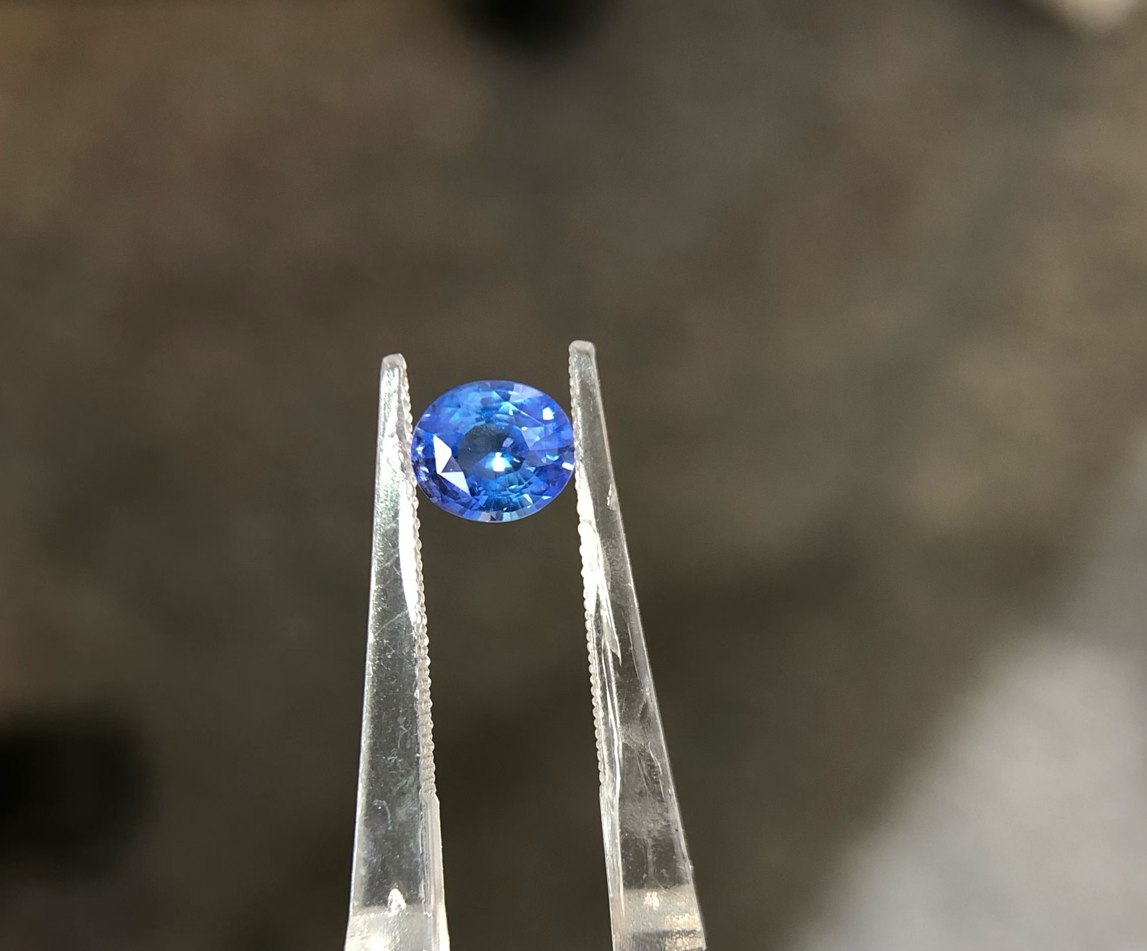 1克拉缅甸无烧矢车菊蓝宝石裸石 颜色艳蓝全反火肉眼干净吉尔德证