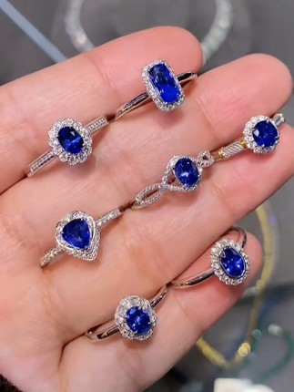 天然皇家蓝宝石1克拉左右 18k金真钻镶嵌 配国际证书