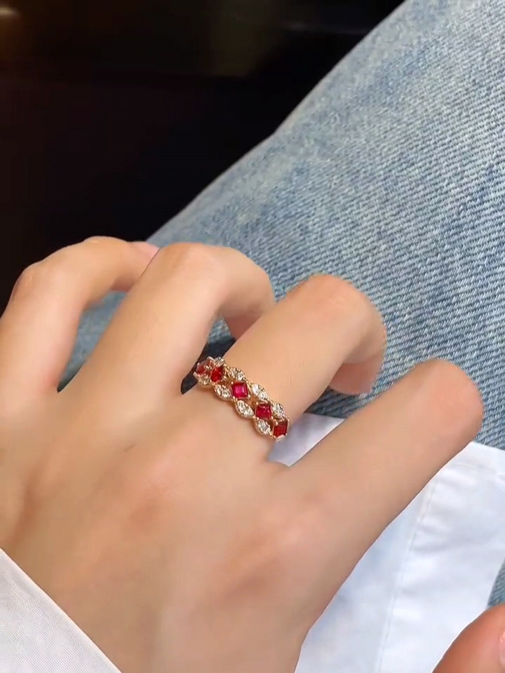 天然无烧红宝石戒指鸽血红满火彩 宝石0.69ct 钻石0.24ct 金2.5g
