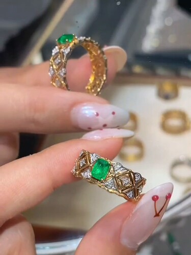 天然祖母绿戒指42分 金重3g 18k金钻石镶嵌布契拉提风格  晶体美