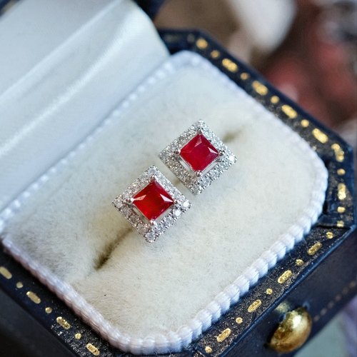 天然红宝石耳钉  鲜艳红色 18k金真钻镶嵌 精致百搭