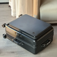 Элегантный черный цвет, возможность расширения на 30 % + боковое отверстие + двойной USB