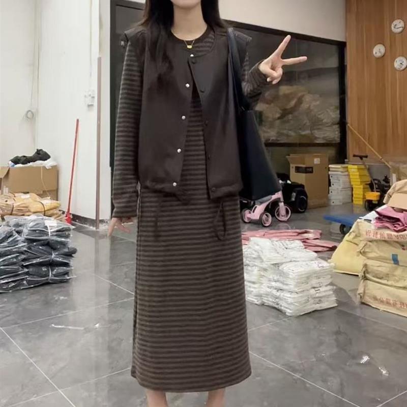 时髦皮马甲条纹连衣裙套装女2025年春秋款韩版洋气减龄显瘦两件套