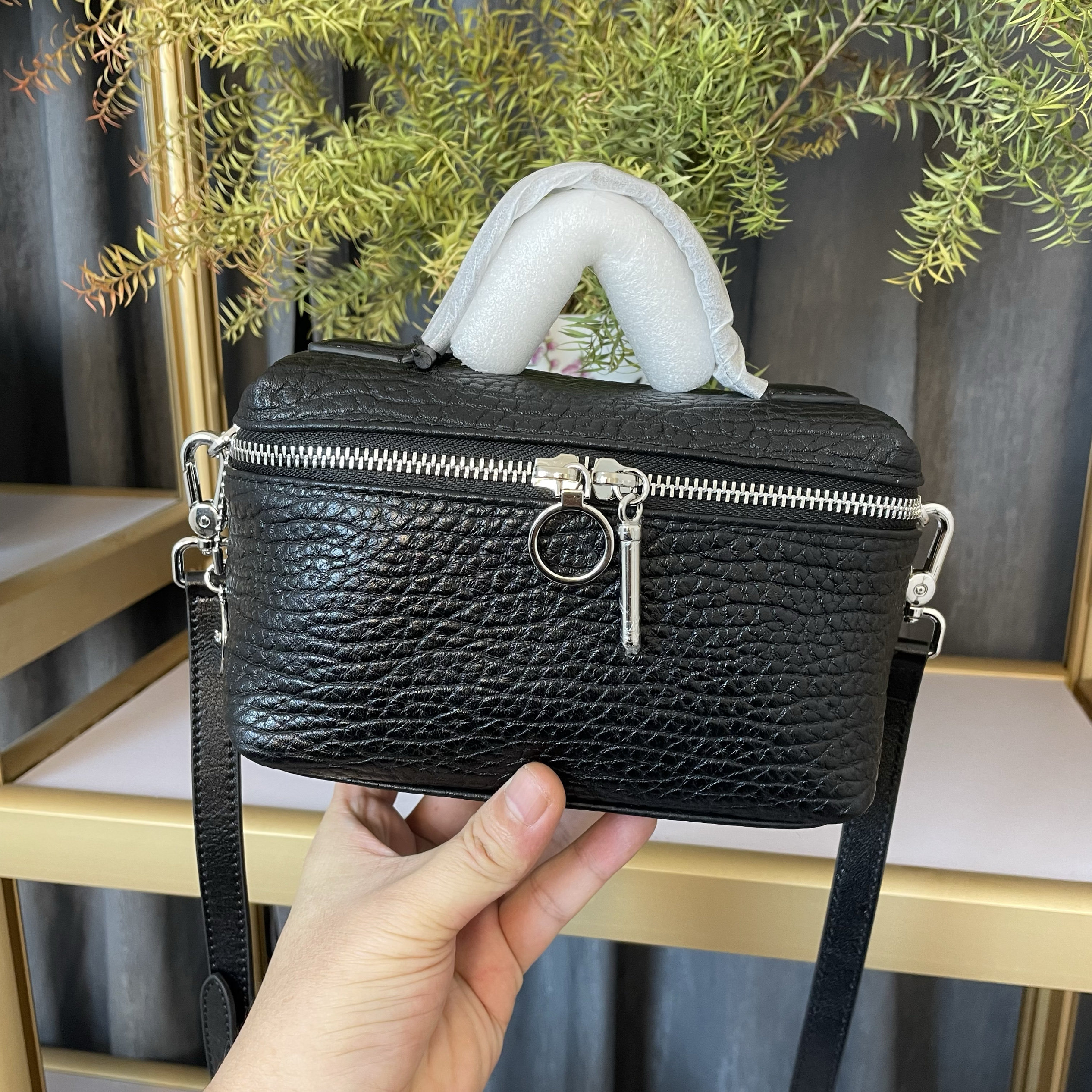 高级感斜挎小包包女2026新款时尚百搭超火精致软皮手机包盒子包潮