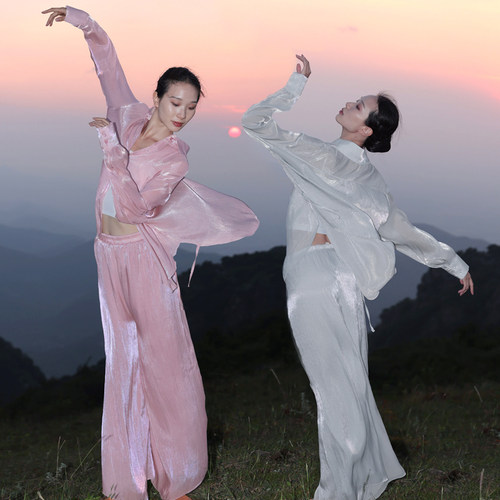 舞瑞祥金属光泽衬衣套装飘逸