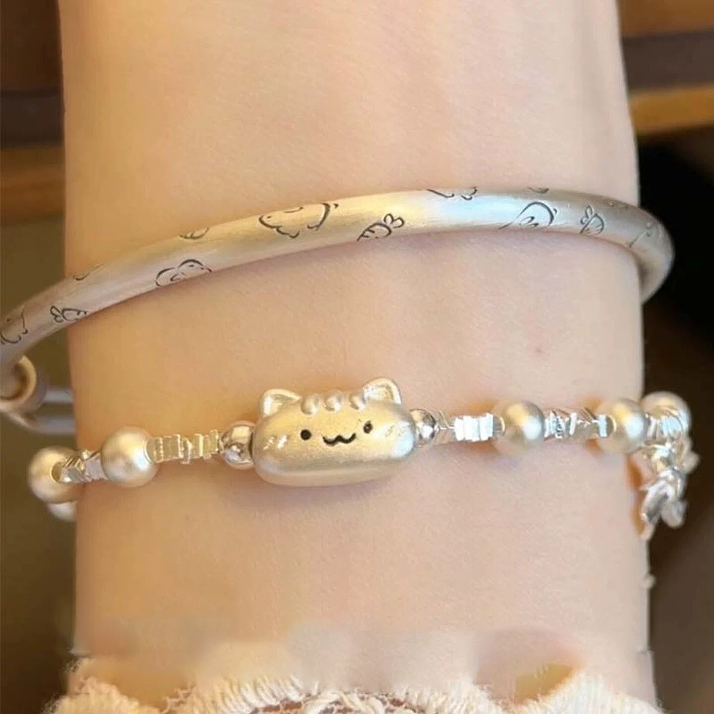 银色可爱KT猫手链女轻奢小众高级感秋冬手镯百搭高颜值送闺蜜手饰