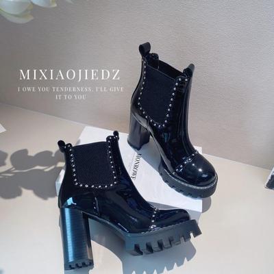 2024冬季新款漆皮铆钉粗高跟圆头厚底黑色小个子不累脚真皮短靴女