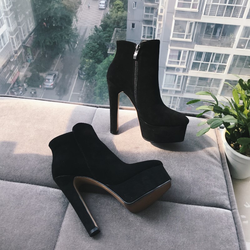 巨舒服新款粗跟防水台短靴女