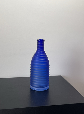 北欧风格克莱因蓝色手工摹刻玻璃花瓶样板房客厅居家装饰品水培