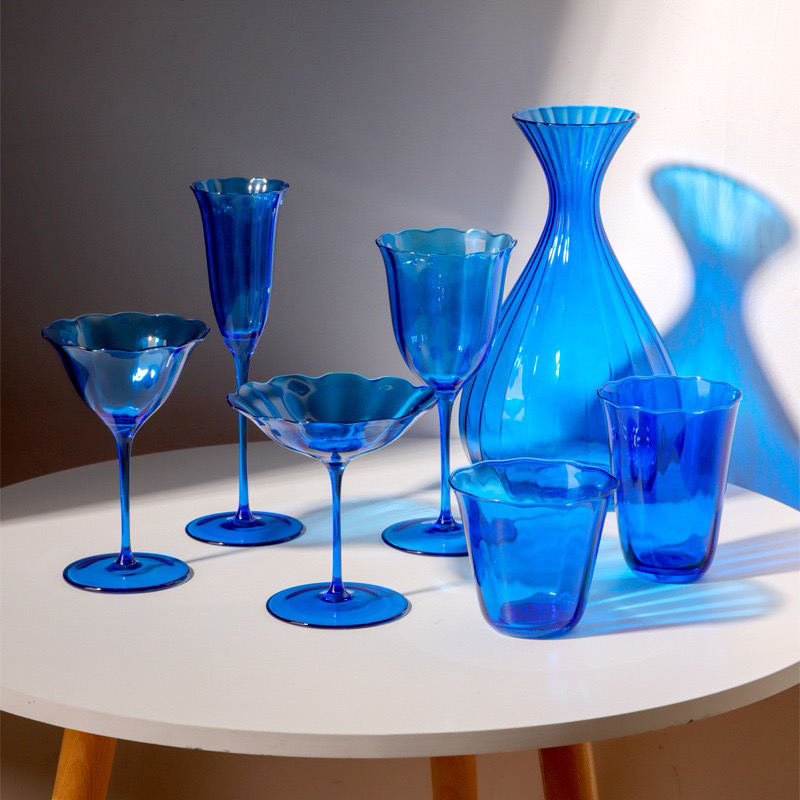 复古宝石蓝花边高脚杯优雅小众花型红酒杯玻璃鸡尾酒马天尼杯子