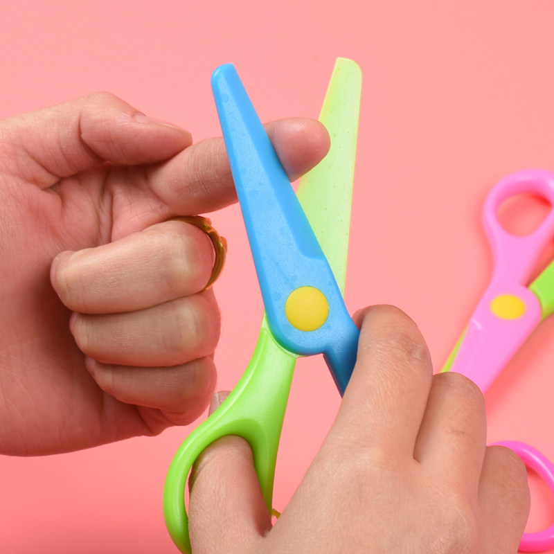 어린이 안전 가위 수제 패키지는 손을 다치게하지 않습니다 초등학생 유치원 수제 DIY 종이 절단 플라스틱 작은 가위