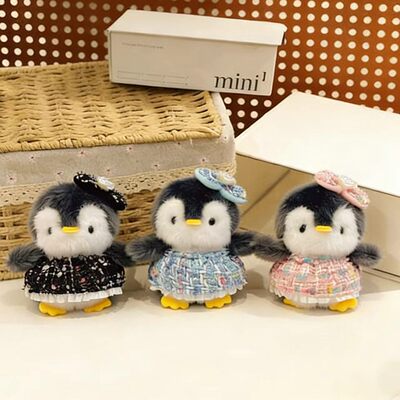 小香风系列憨憨小企鹅毛绒公仔挂件可爱小裙子钥匙扣玩偶书包挂饰