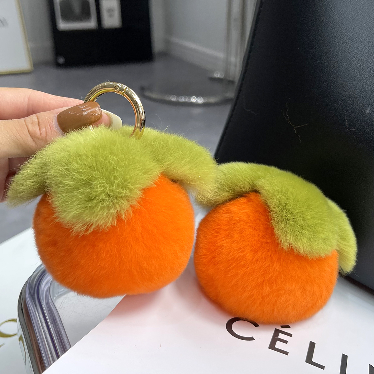 可爱小柿子真獭兔毛毛绒球玩偶