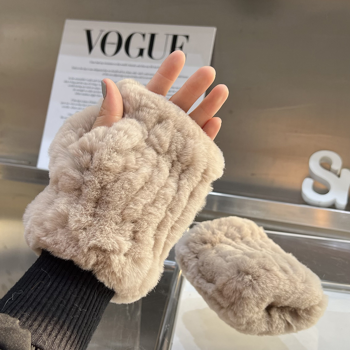 韩国ins冬季獭兔毛皮草手套可爱毛绒加厚加绒保暖半指手套弹力女