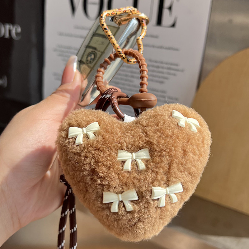 真羊毛爱心挂件可爱毛绒蝴蝶结手绳桃心挂件心形背包包挂饰钥匙扣