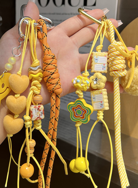 ins黄色系博主同款小众个性钥匙扣挂件爱心毛球包包挂饰生日礼物