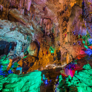 人工个性洞穴山洞主题房自然溶洞岩洞钟乳石酒店民宿石洞装修设计