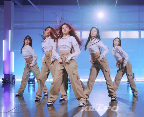 金灿灿2022运动服露脐卡其色