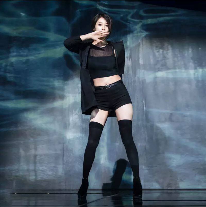 韩国女团爵士舞性感打歌服
