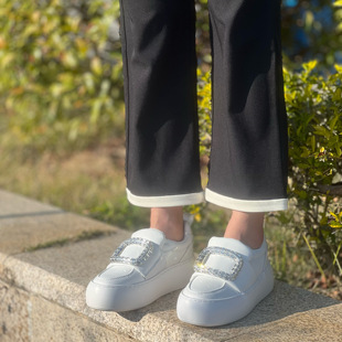 2025新款女休闲乐福鞋rv方扣水钻厚底真皮小白鞋增高一脚蹬泡芙鞋