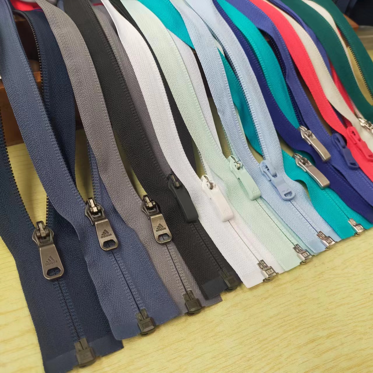 YKK5号尼龙反装开尾外套拉链