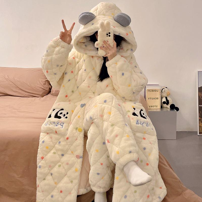 。秋冬季三层夹棉睡衣女士珊瑚绒长袍加厚保暖可爱连帽款家居服套