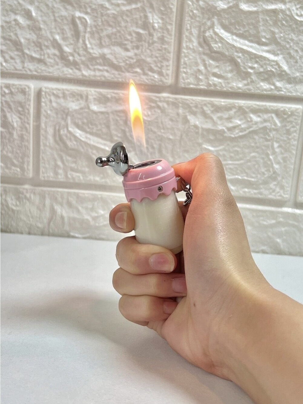 整蛊奇葩奇怪女用小奶瓶打火机稀奇古怪网红爆款女款送男友闺蜜潮
