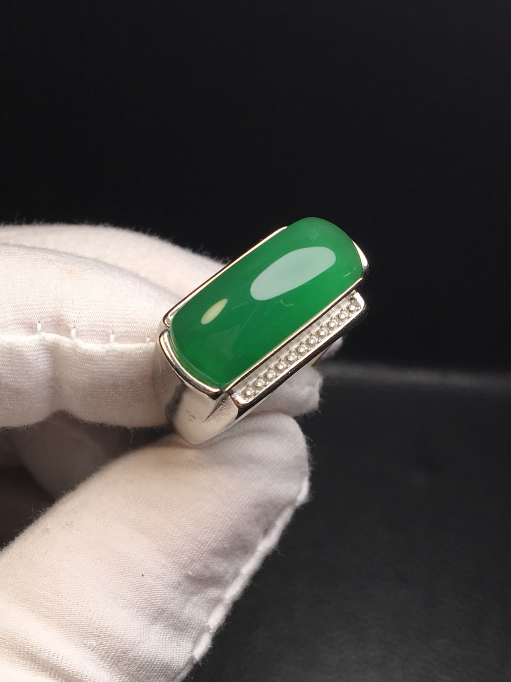 玛瑙绿宝石镶嵌霸气风活口戒指