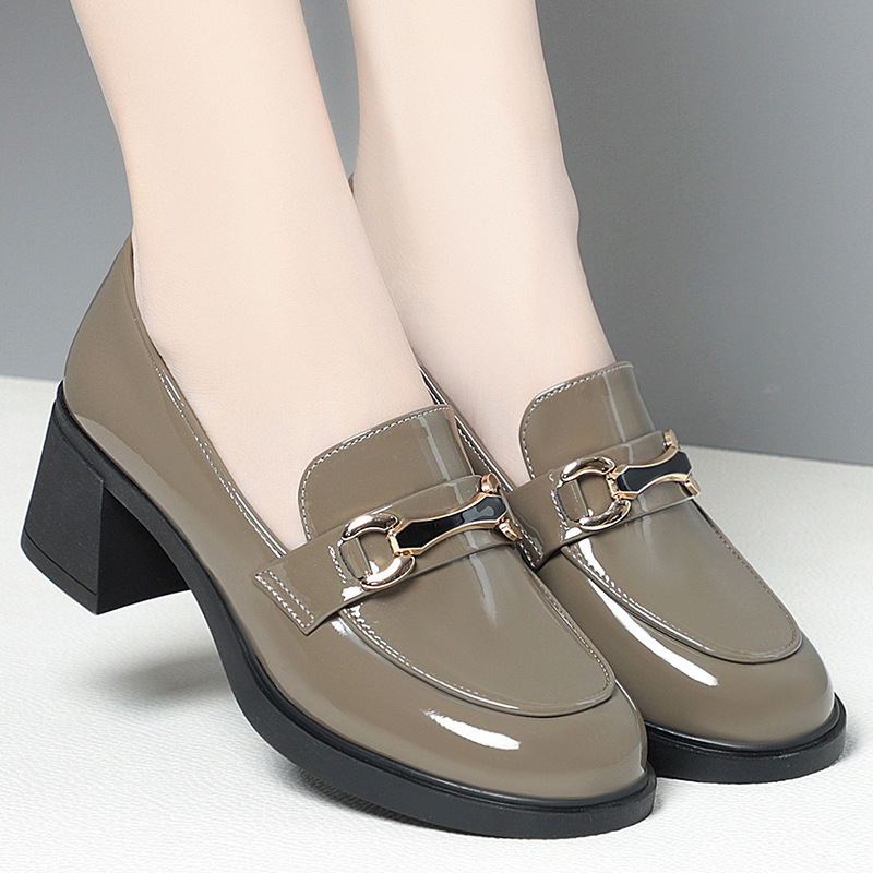 漆皮乐福鞋女春季中跟皮鞋2025新款粗跟女鞋中年女士鞋子深口单鞋