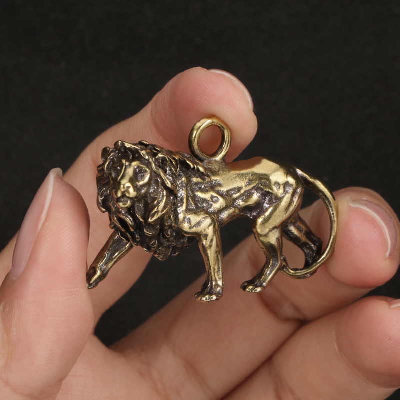 黄铜狮王挂件，古铜色威武狮子，