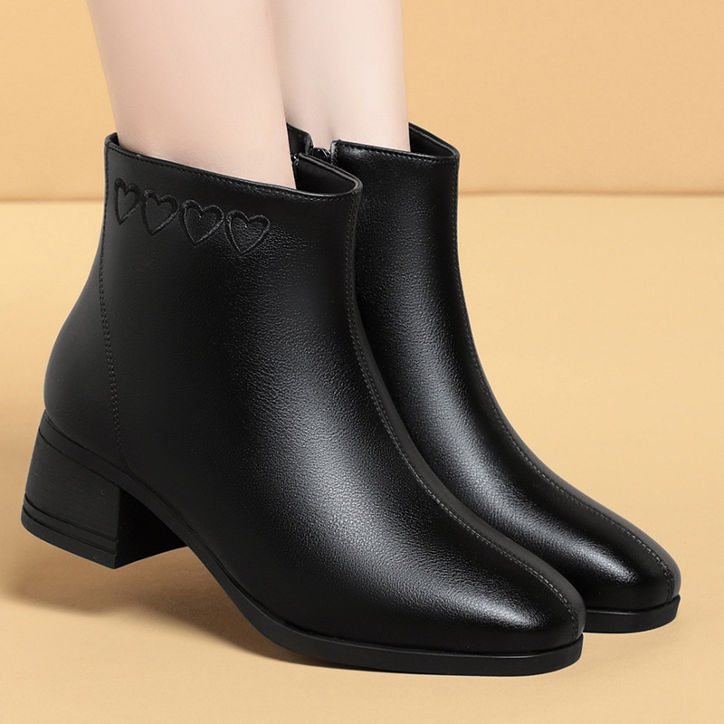 妈妈鞋冬季新款短靴女士加绒皮鞋中老年女鞋保暖软皮棉鞋短筒靴子