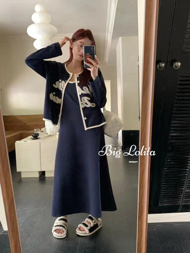 大萝莉大码秋季字母开衫女上衣微胖吊带中长款大码连衣裙两件套