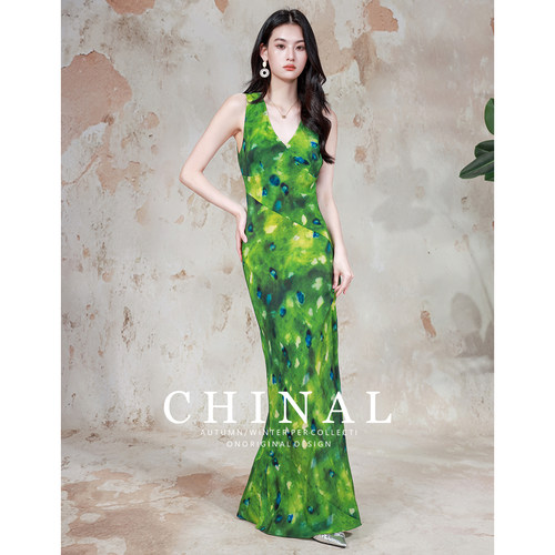 CHINAL夏季法式鱼尾裙长裙超长深V无袖斜裁桑蚕丝印花真丝连衣裙