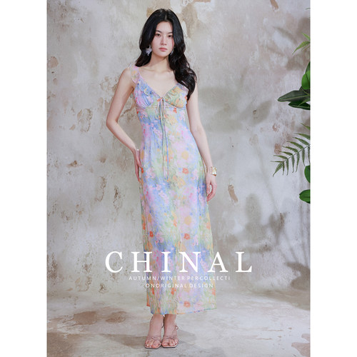 CHINAL夏季新款温柔风法式V领碎花吊带连衣裙海边度假风复古长裙