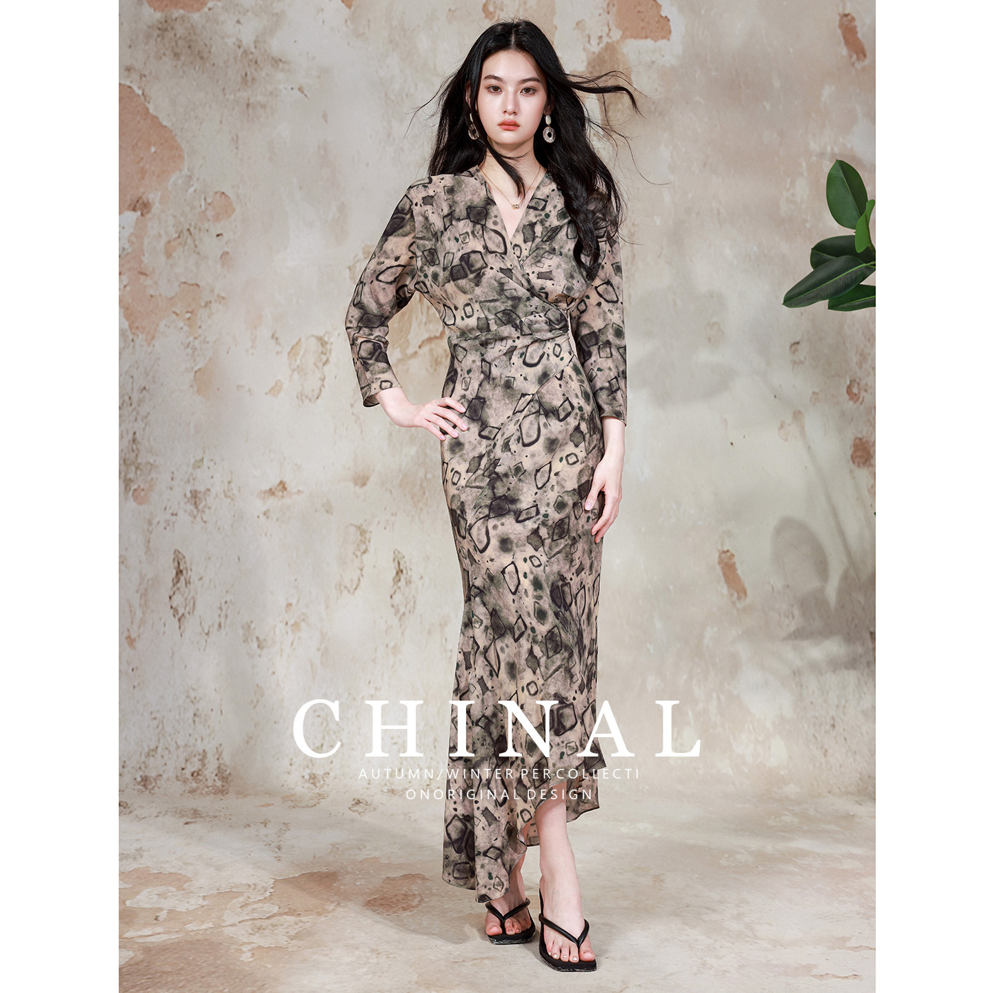 CHINAL夏装45度斜裁真丝几何印花V领围裹式系带连衣裙桑蚕丝长裙