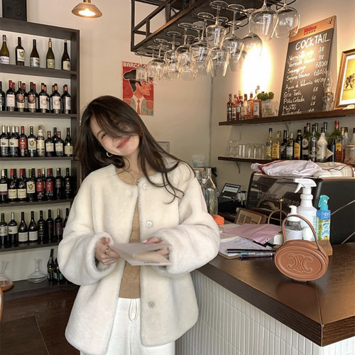 瑞牌感～极简风细腻羊毛圆领羊剪绒羊毛外套（含100绵羊毛）B1899