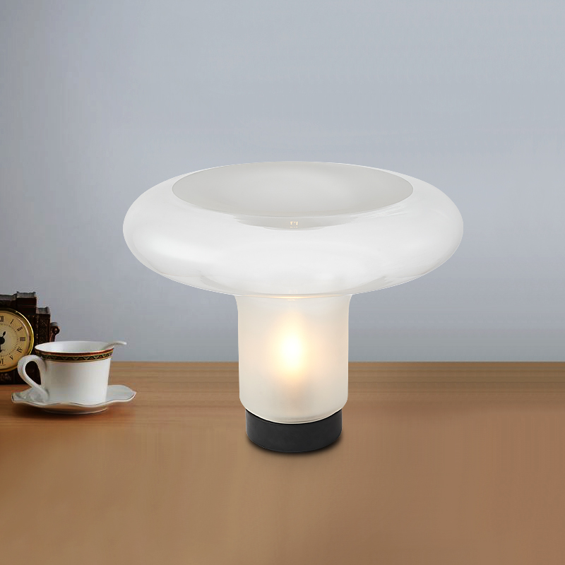 北欧后现代创意五金玻璃台灯/卧室会所样板房设计师风格台灯