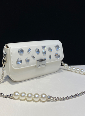 水钻包包闪闪斜挎链条小包2025新款白色包珍珠包女超火满钻女包