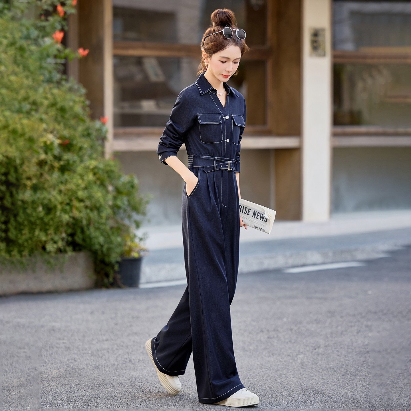 天丝牛仔连体裤女2026春季新款V领收腰显瘦高级感气质阔腿连衣裤