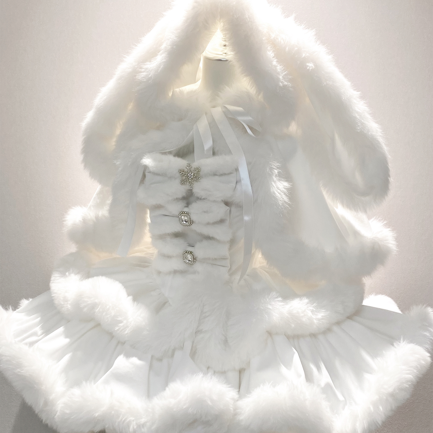 恋雪+安哥拉兔白色斗篷